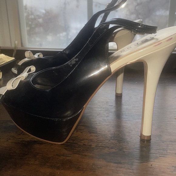 GUESS Sling Open Toe Black and Cream Color Dress Shoes - Picture 5 of 6